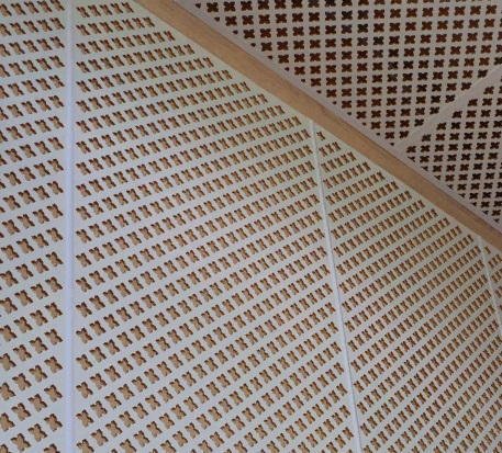 Panelʹ dekorativnaya perforirovannaya STELLA Gotiko 111,2kh51,2sm bely2