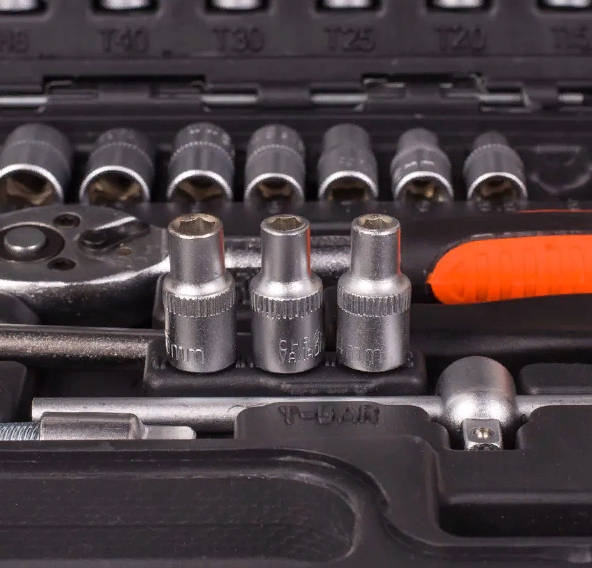 Nabor golovok i bit 4