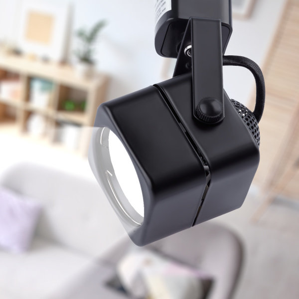 Svetilnik trekovyj pod lampu 3