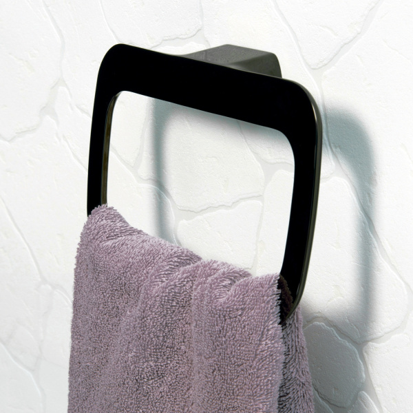 Derzhatel polotenec WasserKRAFT Glan K-5160 chernyj 2