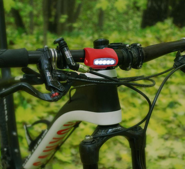 Fonar velosipednyj FLB01-06W 2