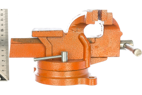 slesarnye povorotnye tiski 3