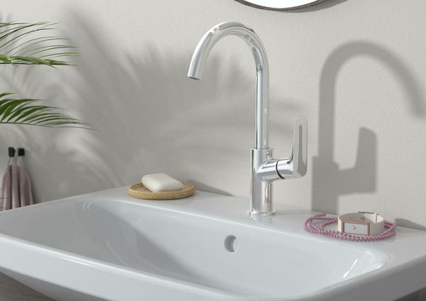 Smesitel dlya rakoviny s povorotnym izlivom HANSGROHE LOGIS 3