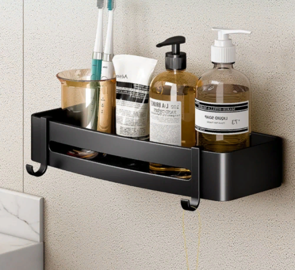 Polka dlya vannoj nastennaya s kryuchkami grafit 2